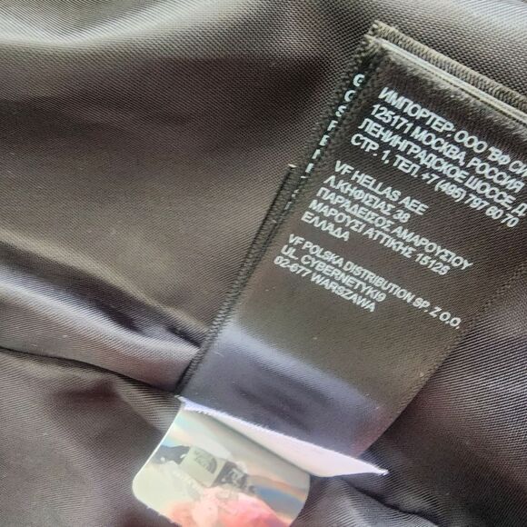 The North Face Women's Black Puffer Jacket - Picture 12 of 12